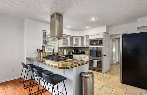 Jamestown House | Hot tub, Fire-pit, Pool Table, Heated Pool