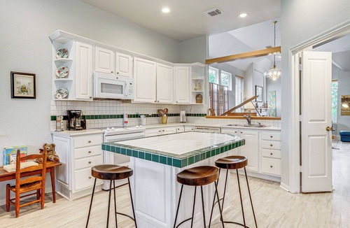 Indian Springs Cottage | Hot Tub, Fire Pit: Retreat in The Woodlands!