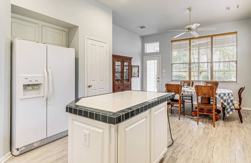 Indian Springs Cottage | Hot Tub, Fire Pit: Retreat in The Woodlands!