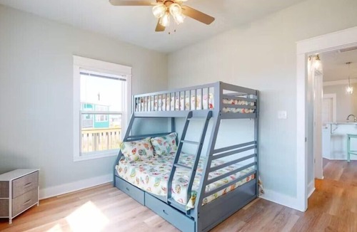 Gilchrist House | Hot Tub | Fire Pit | Sleeps 9