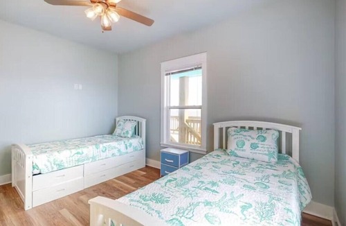 Gilchrist House | Hot Tub | Fire Pit | Sleeps 9