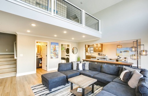 Suttons Bay House | Hot Tub & Fire Pit: Suttons Bay Home Near Wineries