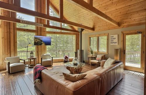 Little Valley Ski Chalet | Hot Tub & Fire Pit~The Pines Chalet