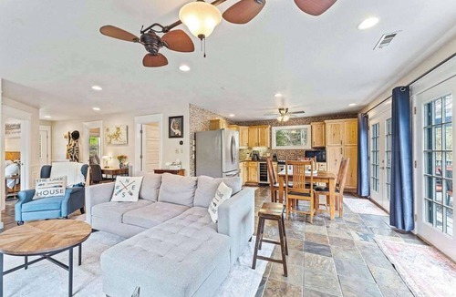 Eureka Springs House | Hot Tub, Fire Pit, Patios, Pet Friendly, Kayaks