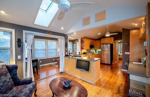 Eureka Springs Cabin | Hot Tub, Fire Pit, Secluded, 5 Minutes Eureka