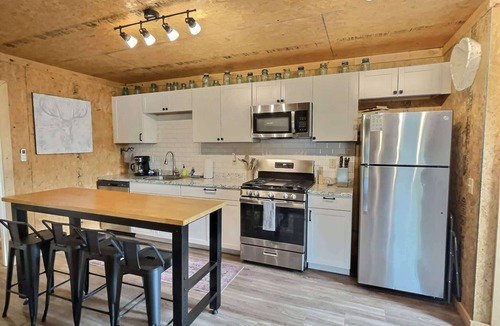 Eureka Springs Apartment | Hot Tub, Fire Pit, Pet Friendly, 1/2 mile to lake