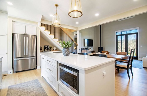 McGaheysville House | Hot tub, fire pit, resort passes included!