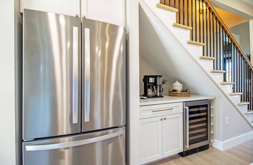 McGaheysville House | Hot tub, fire pit, resort passes included!