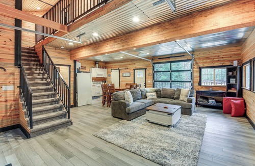 Priest River Cabin | Hot Tub & Fire Pit: Getaway on Pend Oreille River