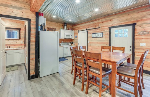 Priest River Cabin | Hot Tub & Fire Pit: Getaway on Pend Oreille River