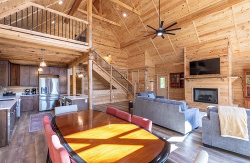 Qualla Cabin | Hot Tub - Fire Pit - WIFI