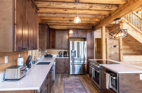 Qualla Cabin | Hot Tub - Fire Pit - WIFI