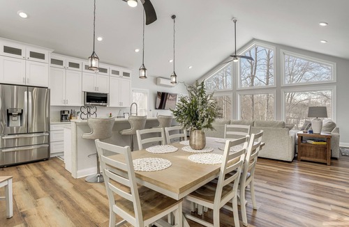 Louisa House | Hot Tub + Fire Pits: Waterfront Lake Anna Escape!