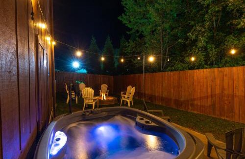 Grand Rivers House | Hot Tub Firepit Corn Hole BBQ Game Room Spa Bath
