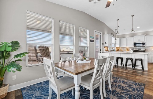 Crystal Beach House | Hot Tub + Firepit! Elevator, Pets ok - Spring Savings!