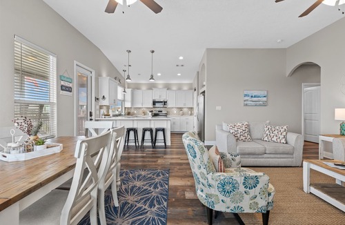 Crystal Beach House | Hot Tub + Firepit! Elevator, Pets ok - Spring Savings!