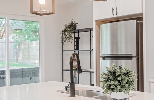University Hills House | Hot Tub, Firepit & Giant Chess at Austin Hideaway