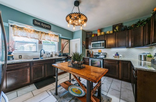 Lebanon House | Hot Tub & Firepit Unique Retreat 25 Mins To Hershey