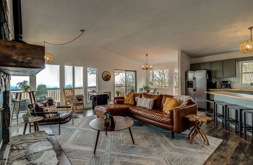 Beech Mountain Ski Chalet | Hot Tub Firepit Views Deck Dog Friendly
