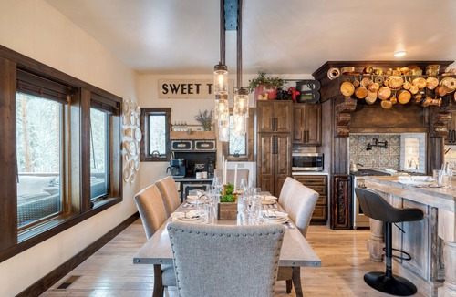 Elk Court Cabins House | Hot Tub, Firepit & Views, Sleeps 19 | Winterhaven Estate by AvantStay
