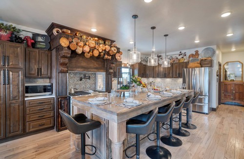 Elk Court Cabins House | Hot Tub, Firepit & Views, Sleeps 19 | Winterhaven Estate by AvantStay