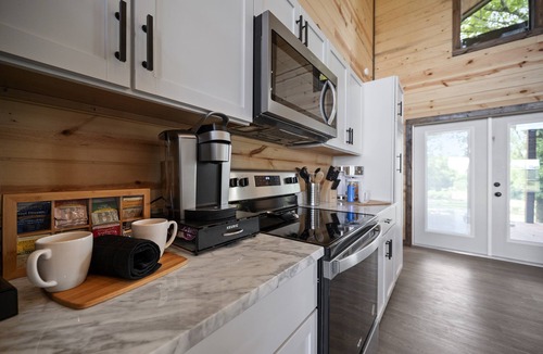 Golden Cabin | Hot Tub Fireplace Waterfront Fishing