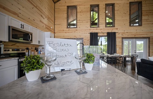 Golden Cabin | Hot Tub Fireplace Waterfront Fishing