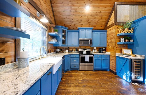 Ringold Cabin | Hot tub, fireplaces, perfect for romantic honeymoons and anniversaries, private