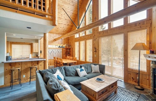 Redmond Cabin | Hot Tub, full resort access, Golf!