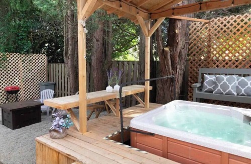 Sullivan's Gulch House | Hot Tub, Game Room & Fire Pit!