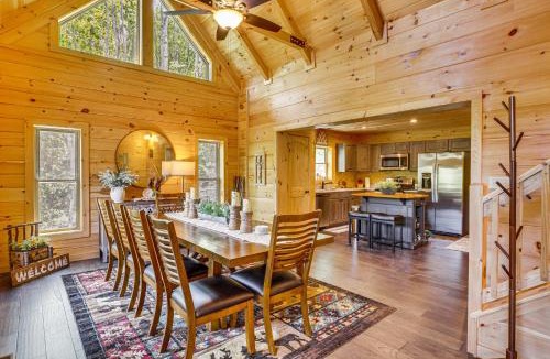 Elk Park House | Hot Tub & Game Room: Lakefront Cabin in Elk Park!