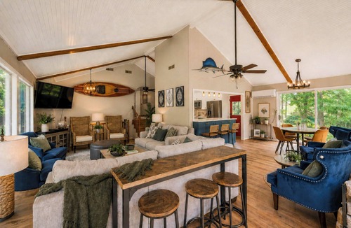 Afton House | Hot Tub + Game Room! Luxe Monkey Island Escape