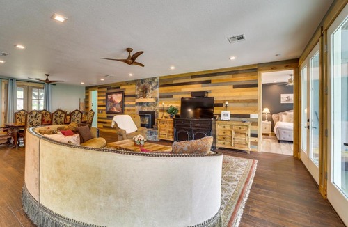 Afton House | Hot Tub, Game Room & More! Lakefront Home in Afton