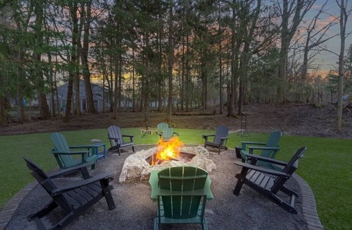 Syracuse House | Hot Tub, Game Room, Near SU, sleeps 10