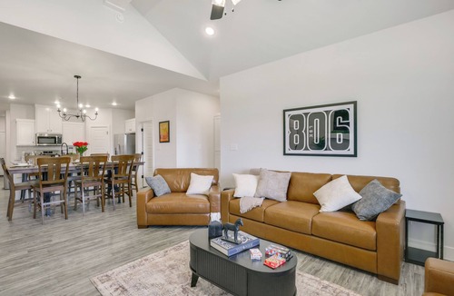 Lubbock Cottage | Hot Tub & Game Room: 'raider Resort' in Lubbock