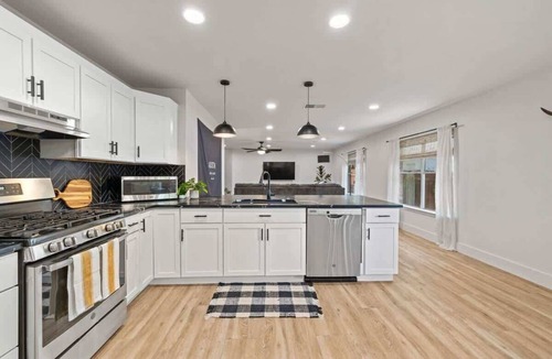Cedar Park House | Hot Tub | Game Room | Sleeps 10 & Pets