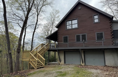 Chillicothe Cabin | Hot tub, game room