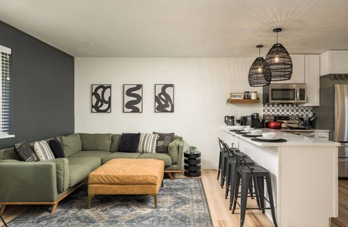 Berkley House | Hot Tub, Game Room w/Poker, Mins to DT Den