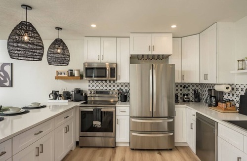 Berkley House | Hot Tub, Game Room w/Poker, Mins to DT Den
