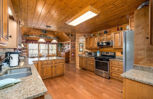 Ellijay Cabin | Hot Tub, Game Room - Your Perfect Getaway!