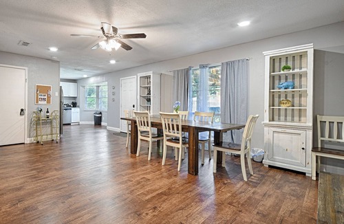 Burleson House | Hot Tub, Gameroom,17 min to Dickies Arena, FirePit!