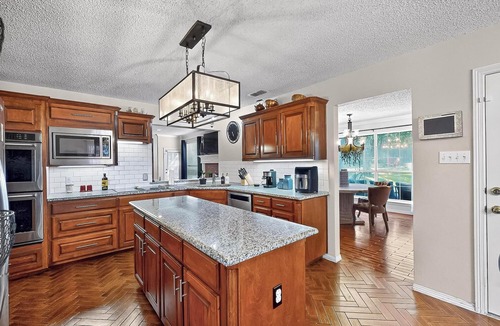 South Arlington House | Hot Tub - Gameroom - Large Yard - Lux 5 BR