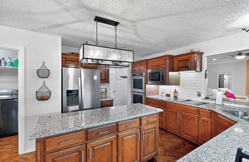 South Arlington House | Hot Tub - Gameroom - Large Yard - Lux 5 BR