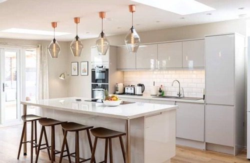 Bournemouth House | Hot tub, games room & cinema in Bournemouth