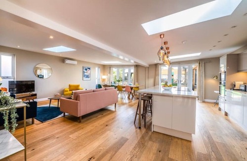 Bournemouth House | Hot tub, games room & cinema in Bournemouth