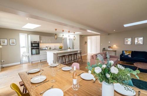 Bournemouth House | Hot tub, games room & cinema in Bournemouth