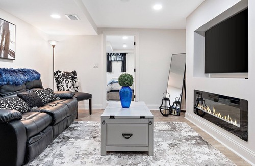 Boone Grove Apartment | Hot Tub/ Gazebo/ Patio, Deck in Woodland