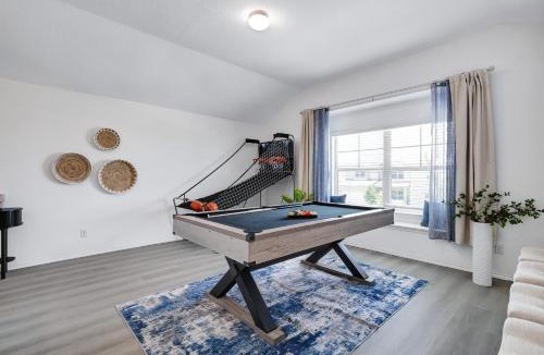 San Antonio House | Hot Tub Getaway Game Room Office Yard BBQ WiFi
