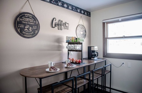 Spring Green House | Hot Tub/Golfing/King Bed @ The Hemlock