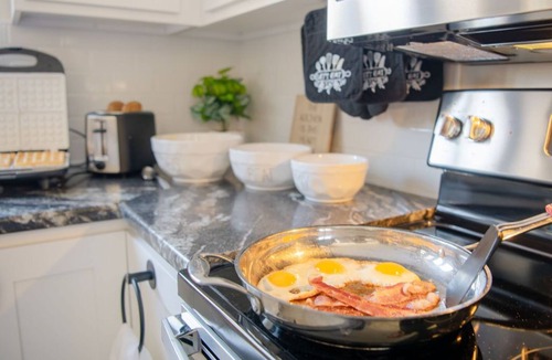 Spring Green House | Hot Tub/Golfing/King Bed @ The Hemlock